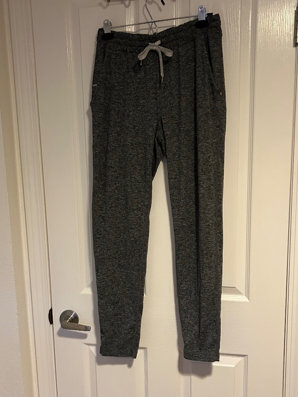 Vuori Men's charcoal joggers Sz s